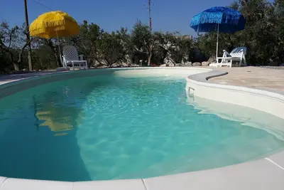 Image de \"Villa Tina\" - Villa Et Entre Trullo Mandorli Et Olive - Services De La Piscine -Confortable
