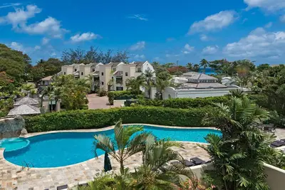Image de Location de vacances sur Mullins Bay. Courte promenade jusqu'à la plage de Mullins. Comprend un cuisinier.