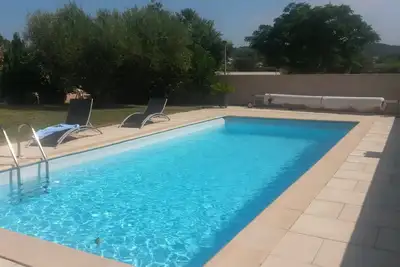 Image de Maison de vacances avec piscine pour 4 adultes et 2 enfants