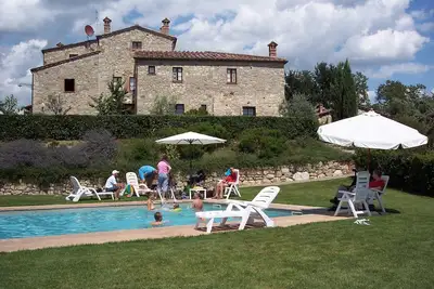 Image de Toscane. Belle maison de vacances avec piscine.