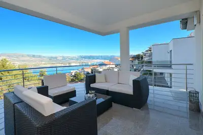 Image de Igor 3a appartement de 2 chambres récemment rénové avec belle terrasse vue mer