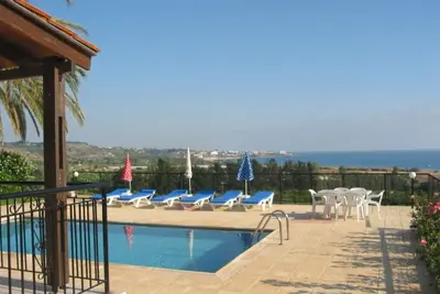 Image de Bungalow, en-suite, vue mer, Coral Bay, piscine, région de Paphos, accessible aux handicapés