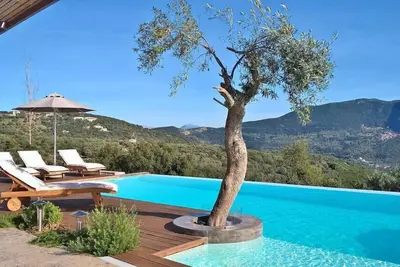 Image de Une villa de luxe & spacieuse avec piscine, jacuzzi et près d’une vinerie!