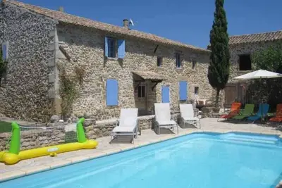 Image de Mas en pierres apparentes pour 12 personnes