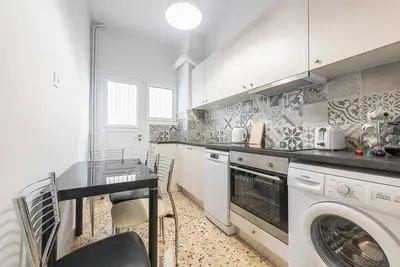 Image de Bright apt in the heart of Athens (Exoneon 9 )
