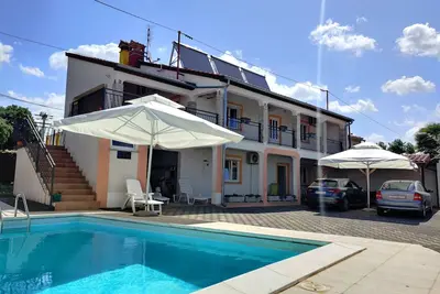 Image de Belle maison avec piscine et jardin dans un endroit calme à Porec