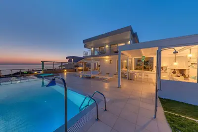 Image de Villa de luxe Delfini Kalamaki Mer Piscine Jacuzzi Wi-Fi, Smart Home