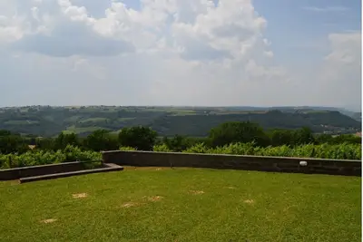 Image de Belle propriété totalement cloturée composée de villa avec piscine privée, position tranquille et pa