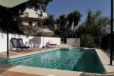 Image de Villa avec piscine sur une colline avec vue lointaine fantastique, avec Ac