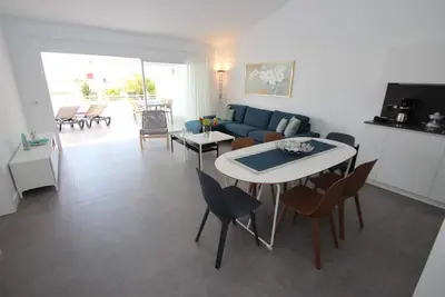 Image de Appartement moderne, emplacement central, à 350 m de la plage, piscine communautaire