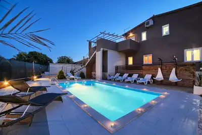 Image de Villa de luxe, piscine chauffée, jusqu'à 12 personnes, à 1, 5 km de la plage près de Medulin