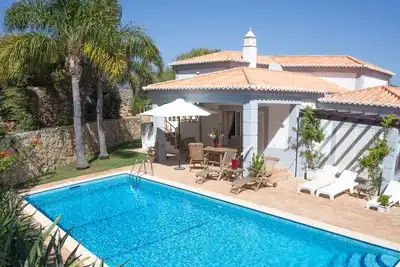 Image de Villa de luxe de 3 chambres avec piscine privée sur le golf de Gramacho