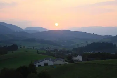 Image de Vue exceptionnelle en pleine nature à 5 mn du village jusqu'à 6 personnes