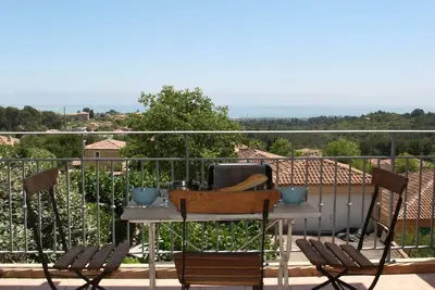 Image de Appartement 2 pièces + Terrasse avec vue mer panoramique sur la Baie des Anges