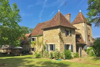 Image de Comfortable French Manor + a great treehouse in a protected natural area.