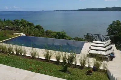 Image de Villa privatisée \"Nofy Manga\" face à la mer et à proximité d'un restaurant bar.