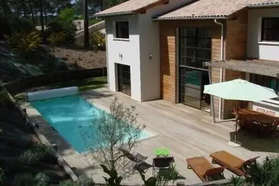 Image de Villa haut de gamme, piscine chauffée, sur le golf au milieu des pins. Classé 4*
