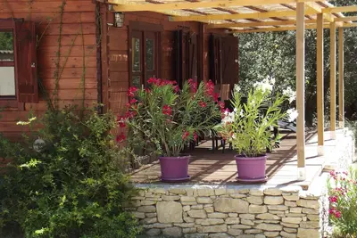 Image de chalet  en Provence a proximité de l'isle sur sorgue