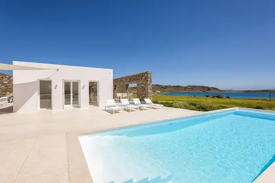 Image de Hug House, Naoussa, Villa 8 pers, 4 chambres, piscine, vue mer, accès plage