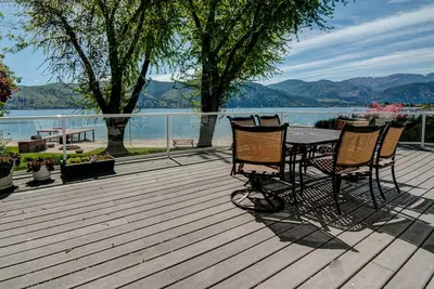 Image de Dog-friendly, la maison au bord du lac avec un quai privé, un foyer, des vues et plus encore!