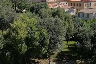 Image de Bel appartement avec  wifi et clim  à 300m de la plage et 150m du centre ville