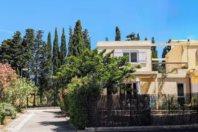 Image de Maison au calme avec jardin dans lotissement clos; idéale pour familles.