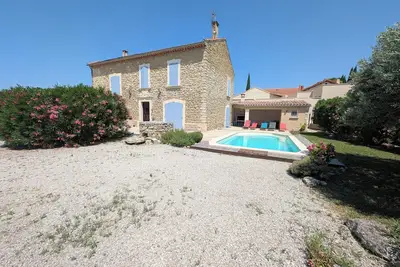 Image de Location Mas en pierre avec piscine et pool house à Vacqueyras 6 personnes