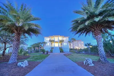 Image de Château naufragé | Vue sur la plage et le port | Htd Pool | Plage privée | Jeux