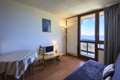 Image de Studio Lumineux à Font-Romeu Vue sur les Pyrénées Ski Thermalisme