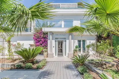 Image de Superbes 6 Chambres Villa Avec vue sur la plage sur le Cap d'antibes