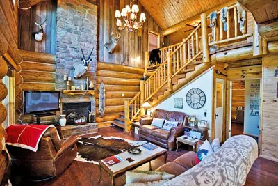 Image de Lake Front Superbe cabane en rondins de taille familiale avec un accès rapide au ponton privé