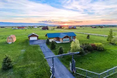Image de Offres de dernière minute-Saddlehorn Cabin - Belle vue sur la montagne / à proximité du golf / pêche / randonnée, etc.