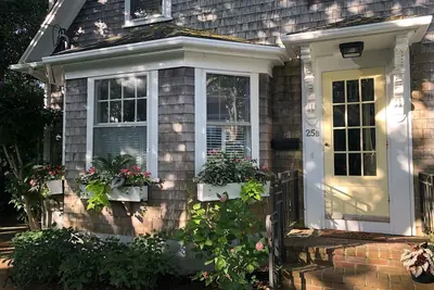 Image de Belle maison au coeur du quartier historique-Marche à Town-Offstreet Parking