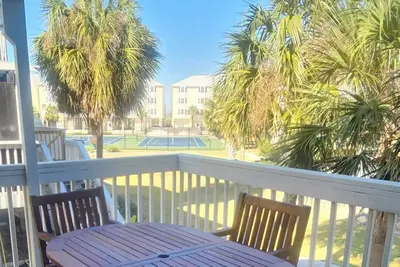 Image de 200 $ de rabais Memorial Week * End Unit 150 marches pour aller Ă la plage 2 piscines et tennis