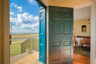 Image de maison Bayfront avec des couchers de soleil, près de la plage sur Sandy Hook à Fort Hancock