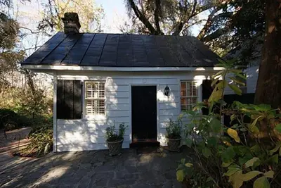 Image de Les quartiers des domestiques pour 1, 812 maison restaurée au coeur du quartier historique