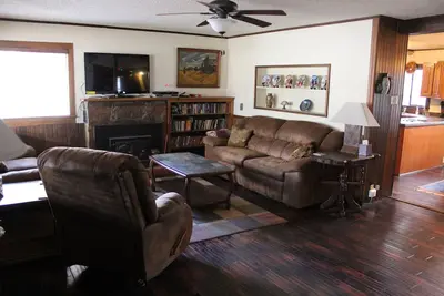 Image de Belle maison, idéal pour les familles, dort facilement 10-12, Animaux Bienvenue!