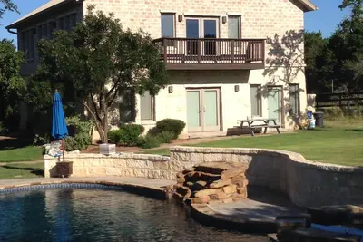 Image de Boerne Hill Country 3000 Sq Ft Guest House avec piscine sur 5 Gated Acres, pour 12 personnes