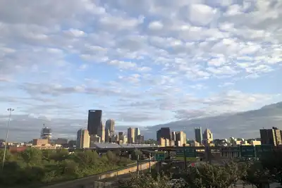 Image de 2 Br Urban Loft 1. 1 Mi Pour Downtown Pittsburgh, scénique vue sur la ville, Garage privé