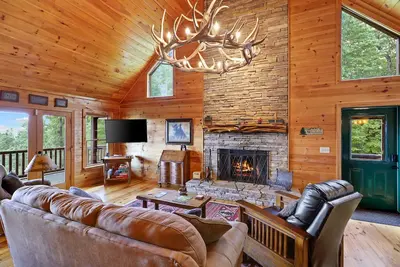 Image de Mineral Bluff, Ga 3 chambres, 3 salles de bains, 2 cheminées, accès routier tout pavé