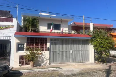 Image de Casa Mar Y Sol est confortable et sécurisé avec piscine. Près de la plage et du restaurant