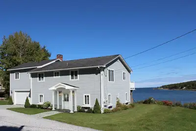 Image de Luxury Oceanfront Accueil Surplombant Rockland Harbor et Lighthouse