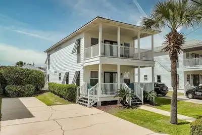 Image de Casa Del Mar Destin, piscine chauffée privée, maison de transport, 2 min à pied de la plage