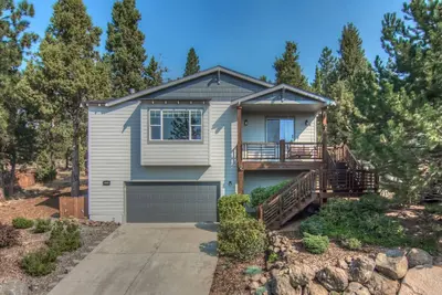 Image de Super emplacement côté ouest! Bain à remous, 2 lit, 2 salles de bains, animaux domestiques admis