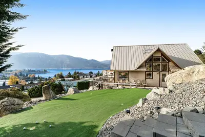 Image de Fabuleux cadre en A avec une vue magnifique sur Manson Bay, WiFi, Ping-Pong!