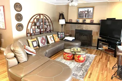 Image de Maison confortable avec terrasse extérieure à quelques minutes des canyons de Cottonwood et des pistes