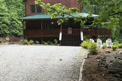Image de Belle cabane en rondins de 7 Br située dans Smoky Mtns