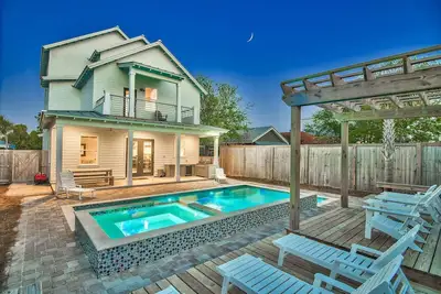 Image de Le château des rois | Piscine immense et bain à remous | Mariages | Hgtv conçu | Salle de jeux | Service de plage