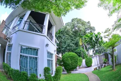 Image de Villa Tawanron 8 lits avec piscine privée.