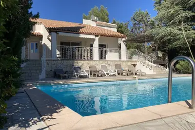 Image de Villa vue dominante au calme avec piscine